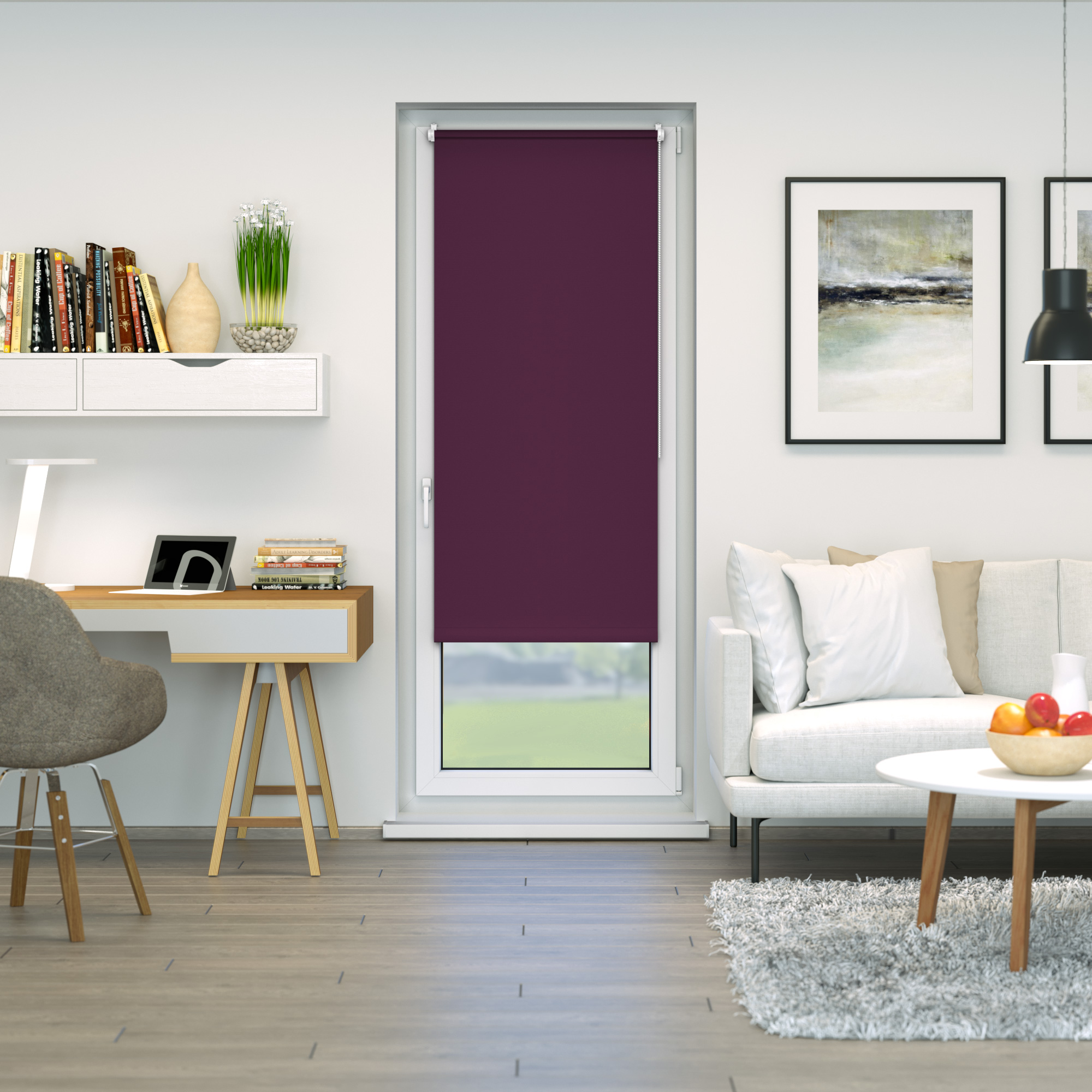 Verdunkelungsrollo an Fenster in modernem Wohnzimmer mit Sofa, Tisch und Schreibtisch