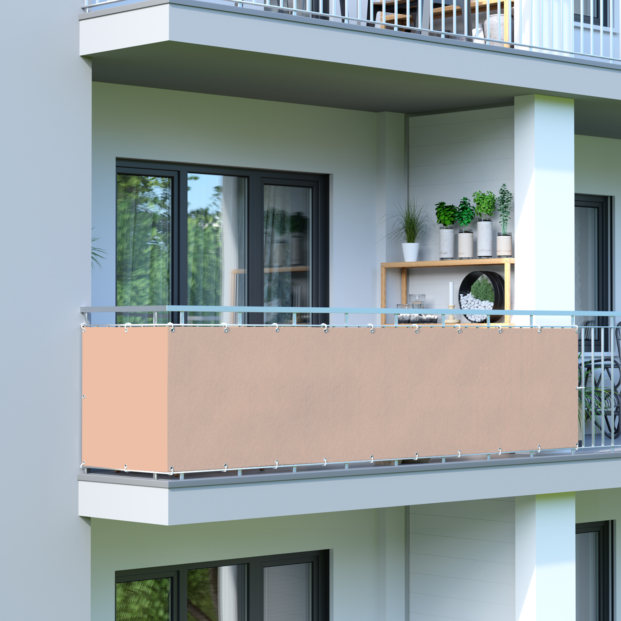 Balkonbespannung aus HDPE, montiert an einem Balkongeländer, bietet Sichtschutz und Atmungsaktivität