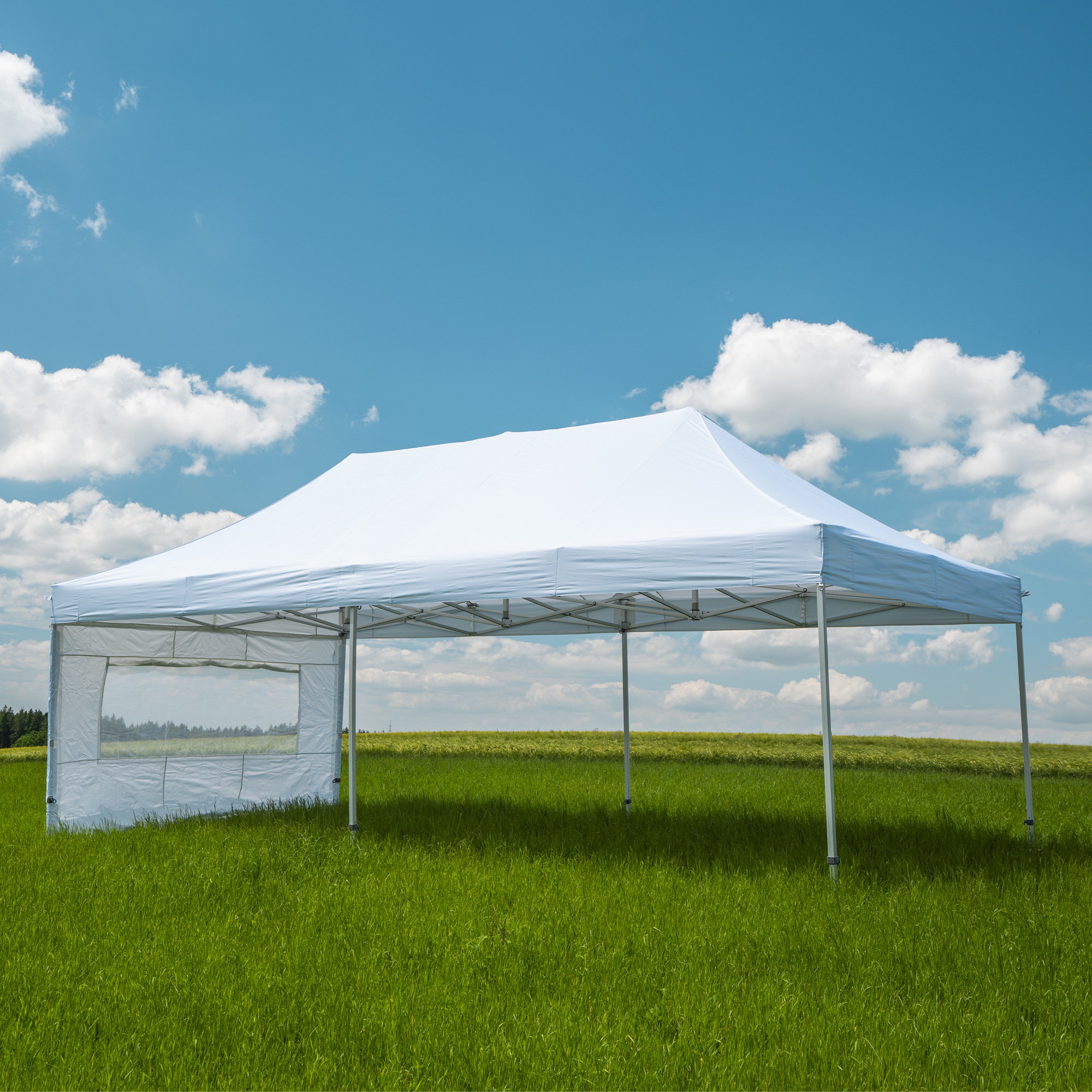 Faltpavillon PRO auf Wiese, rechteckige Struktur mit Dach und Seitenwand, geeignet für Outdoor-Events