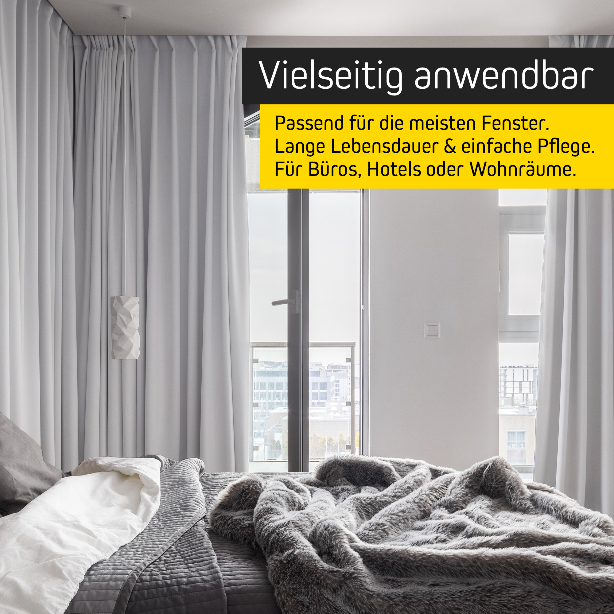 Brandschutz-Vorhang mit Kombiband in modernem Raum, geeignet für Fenster in Büros oder Hotels