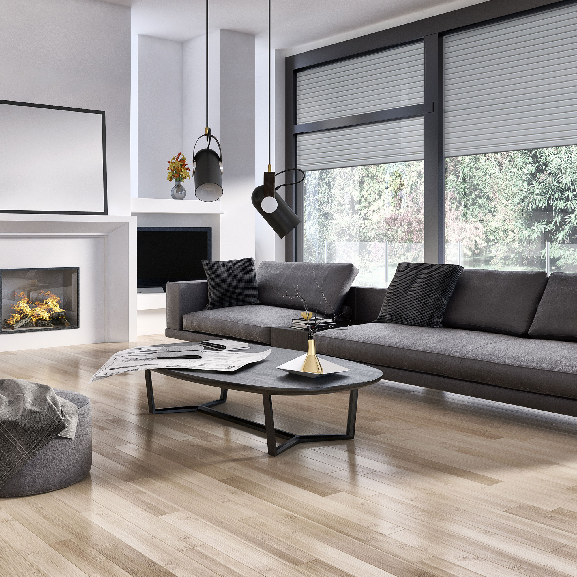 Wohnzimmer mit Sofa, Couchtisch, Kamin und geschlossenen Rollläden an großen Fenstern