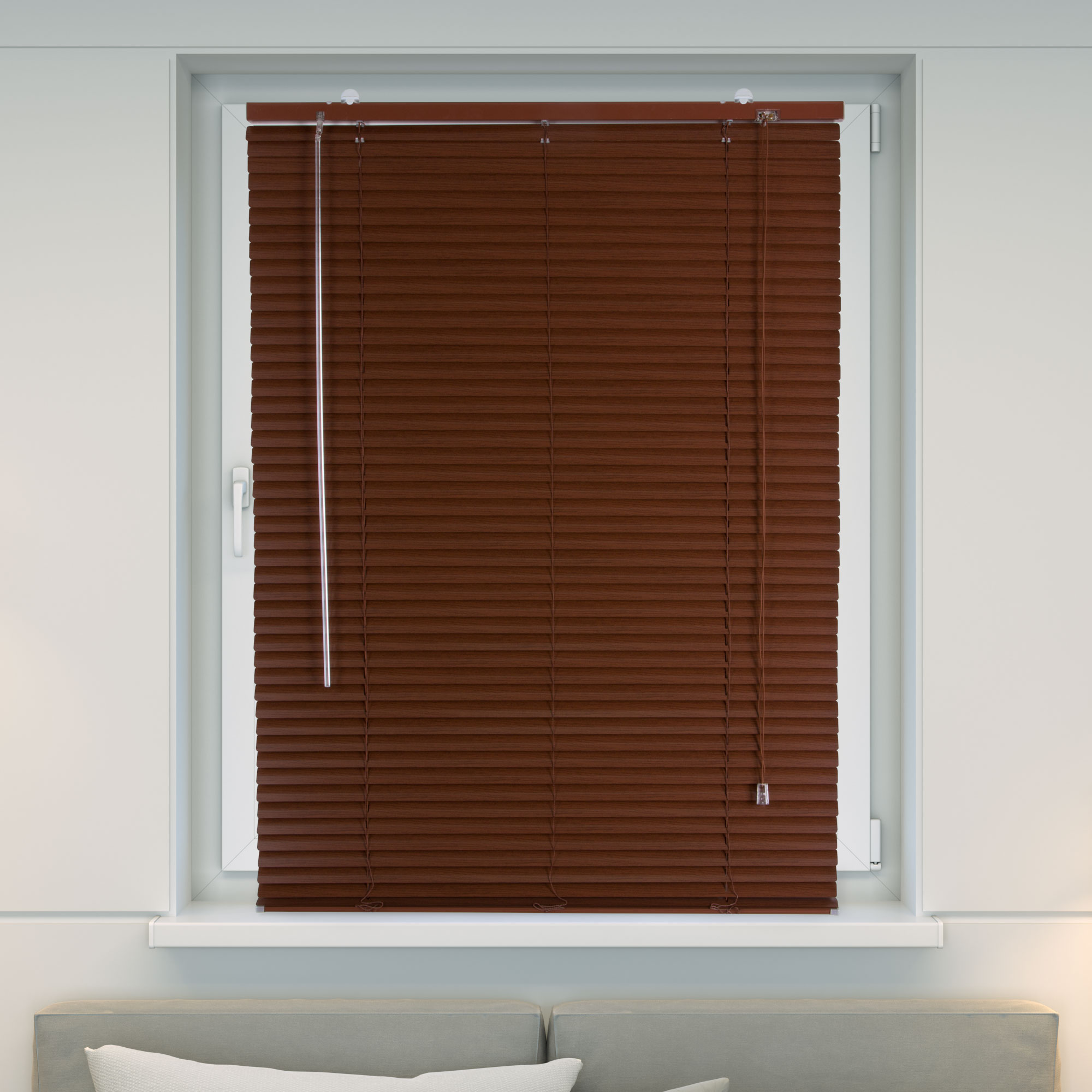 Fenster mit Jalousie, geschlossen, mit Bedienstab und Zugkette