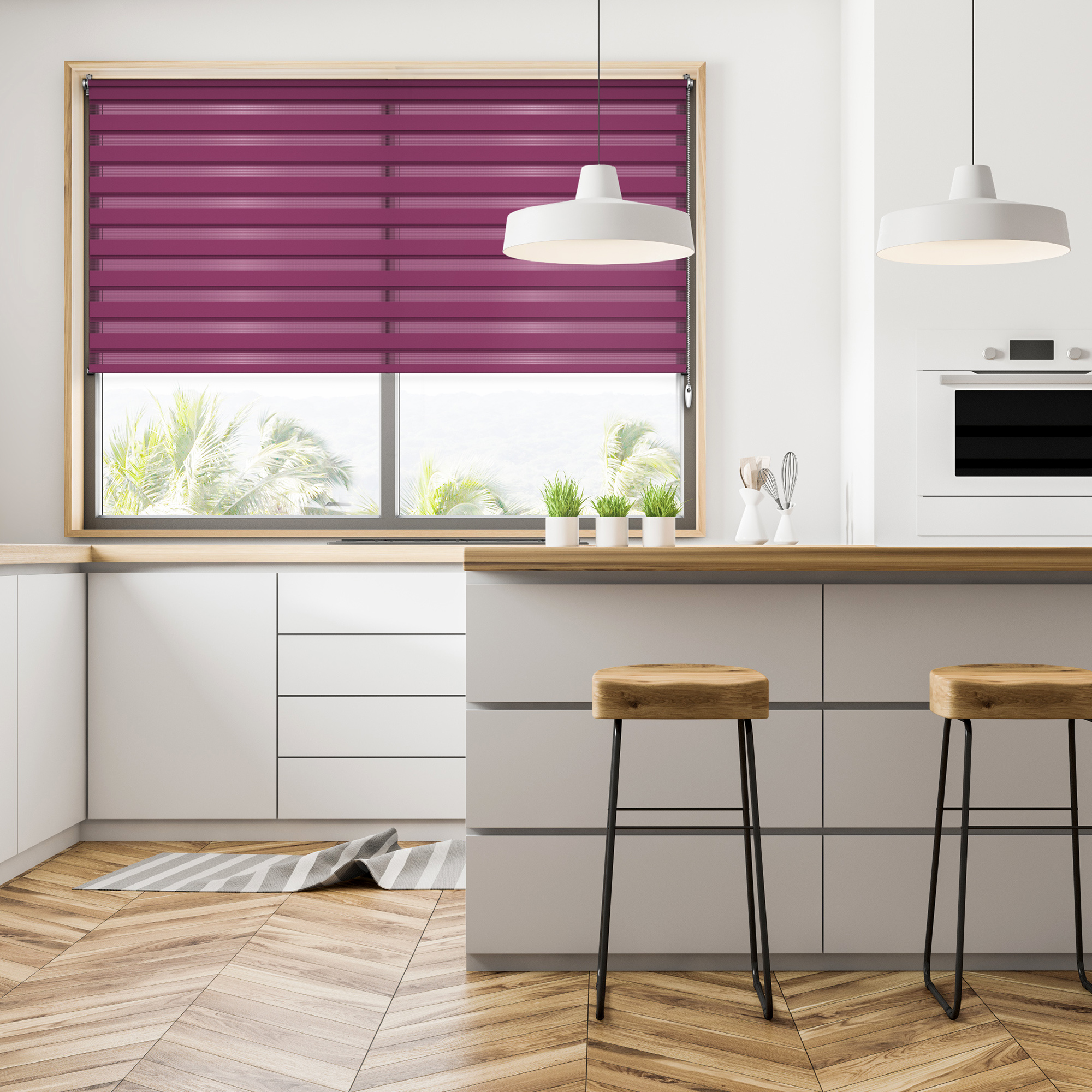 Küche mit Fenster und Doppelrollo, zwei Hängelampen, Arbeitsplatte und Hockern