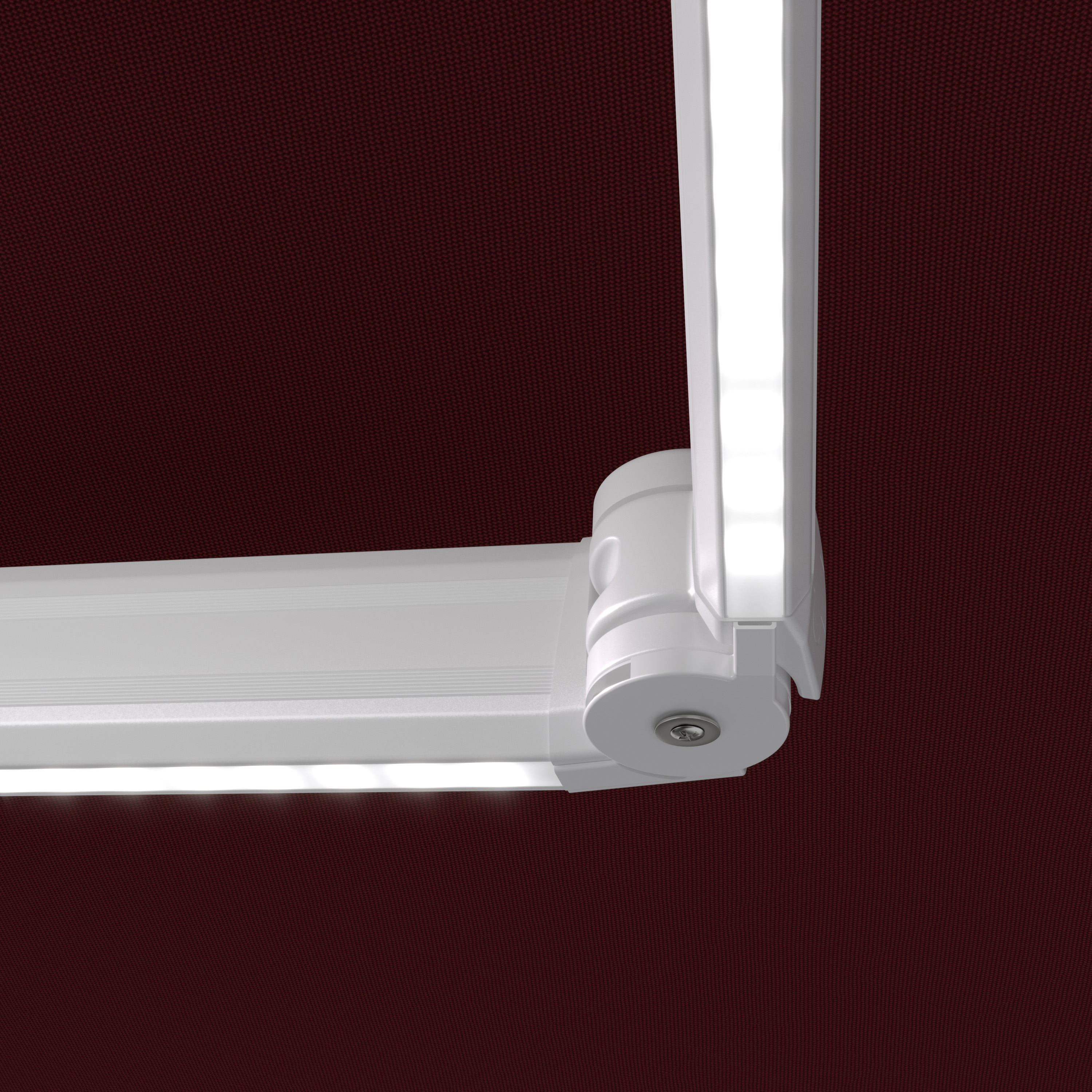 Detailansicht einer Kassettenmarkise mit LED-Beleuchtung und Gelenkmechanismus