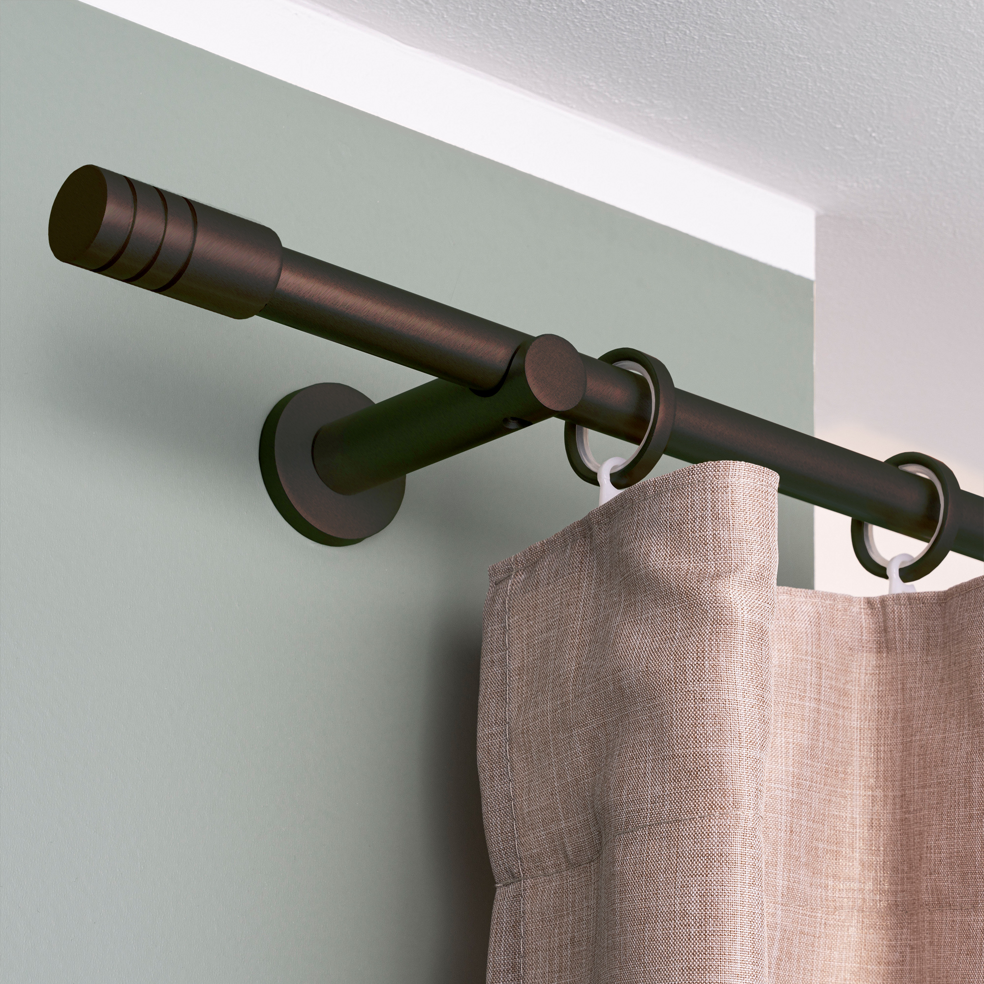 Gardinenstange Set an der Wand mit Vorhang befestigt